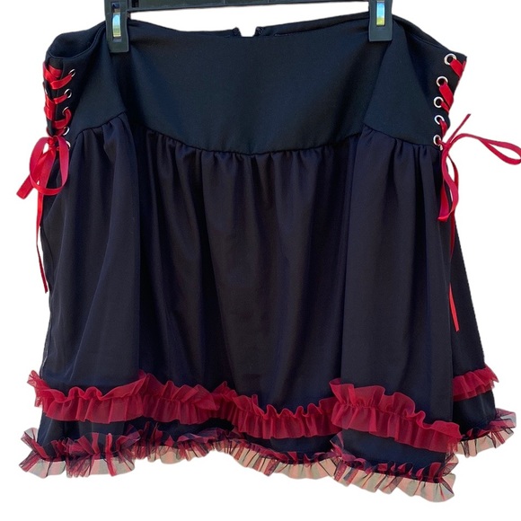 Hot topic Womens plus size 2X black & red side lace up ruffle skirt gothic punk - Picture 2 of 7